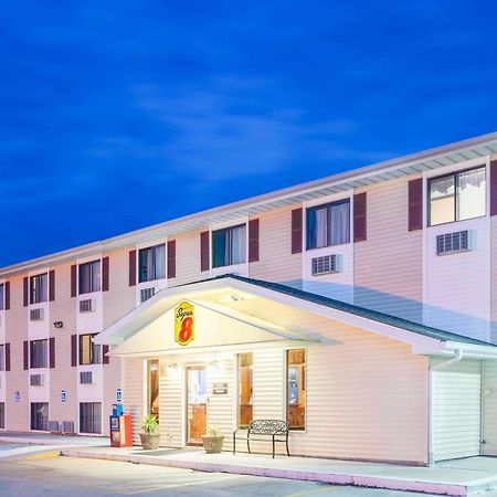 Super 8 By Wyndham Burlington Hotel Екстериор снимка