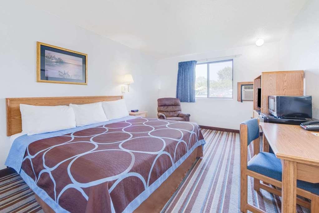 Super 8 By Wyndham Burlington Hotel Стая снимка