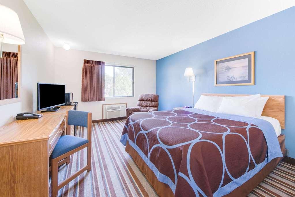 Super 8 By Wyndham Burlington Hotel Стая снимка