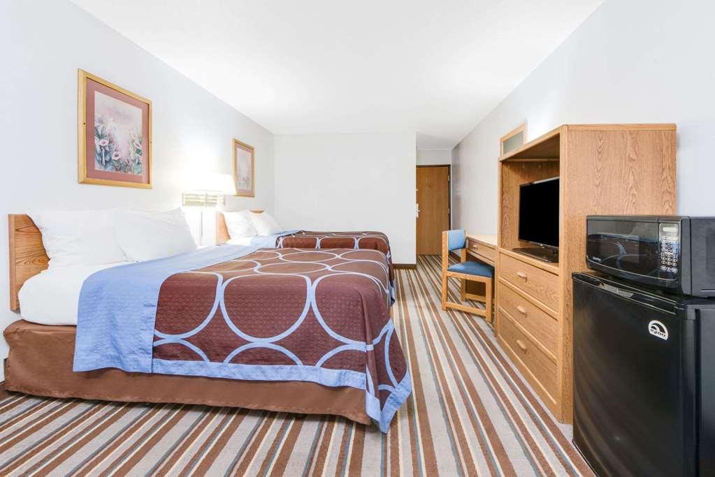 Super 8 By Wyndham Burlington Hotel Стая снимка