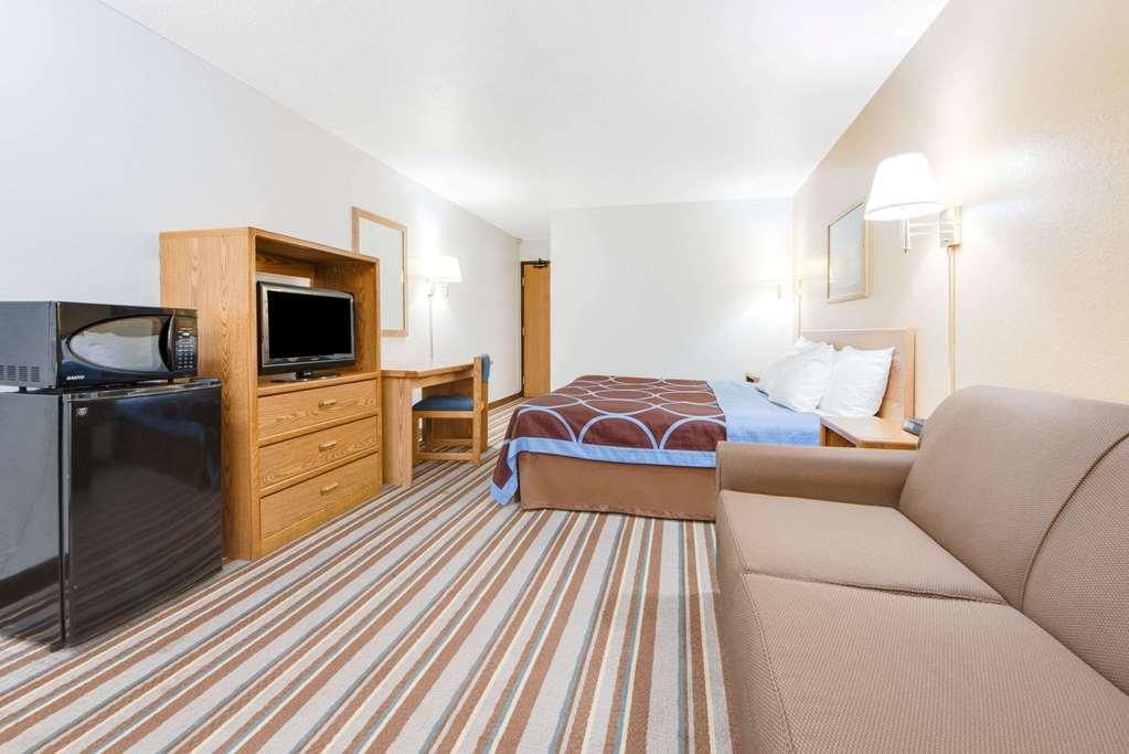Super 8 By Wyndham Burlington Hotel Стая снимка