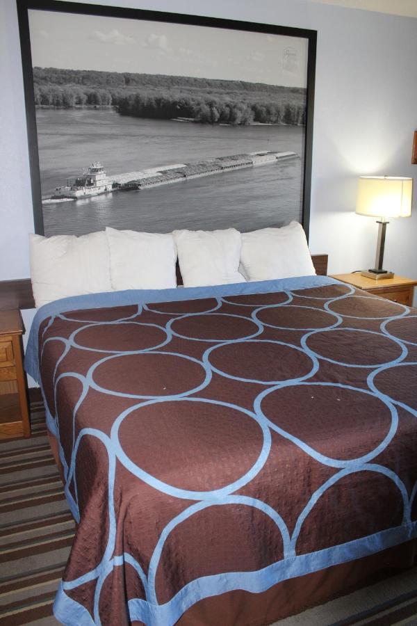 Super 8 By Wyndham Burlington Hotel Екстериор снимка