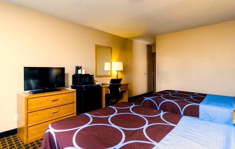 Super 8 By Wyndham Burlington Hotel Екстериор снимка