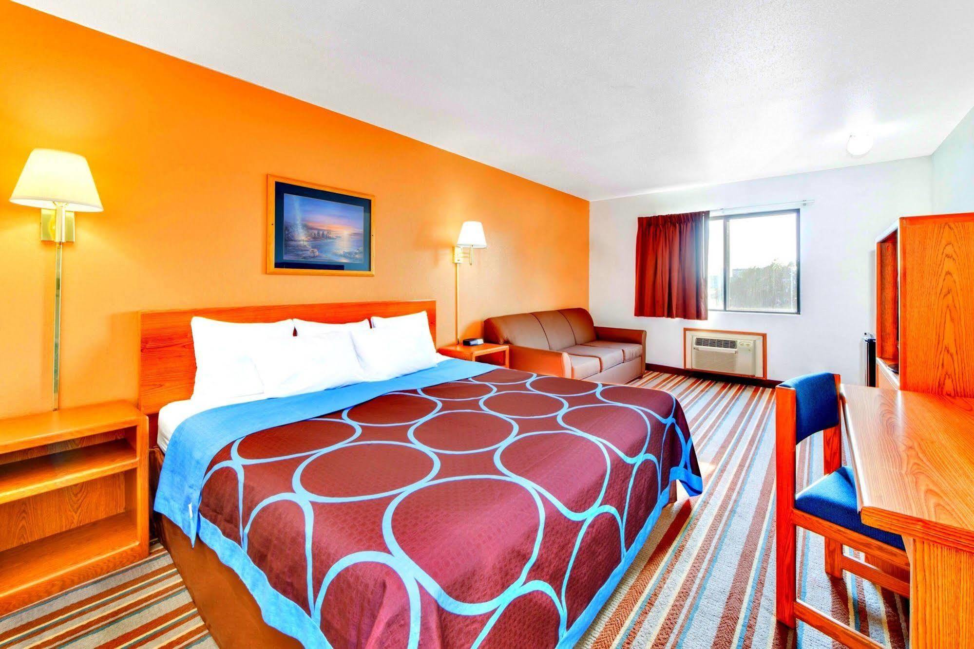 Super 8 By Wyndham Burlington Hotel Екстериор снимка